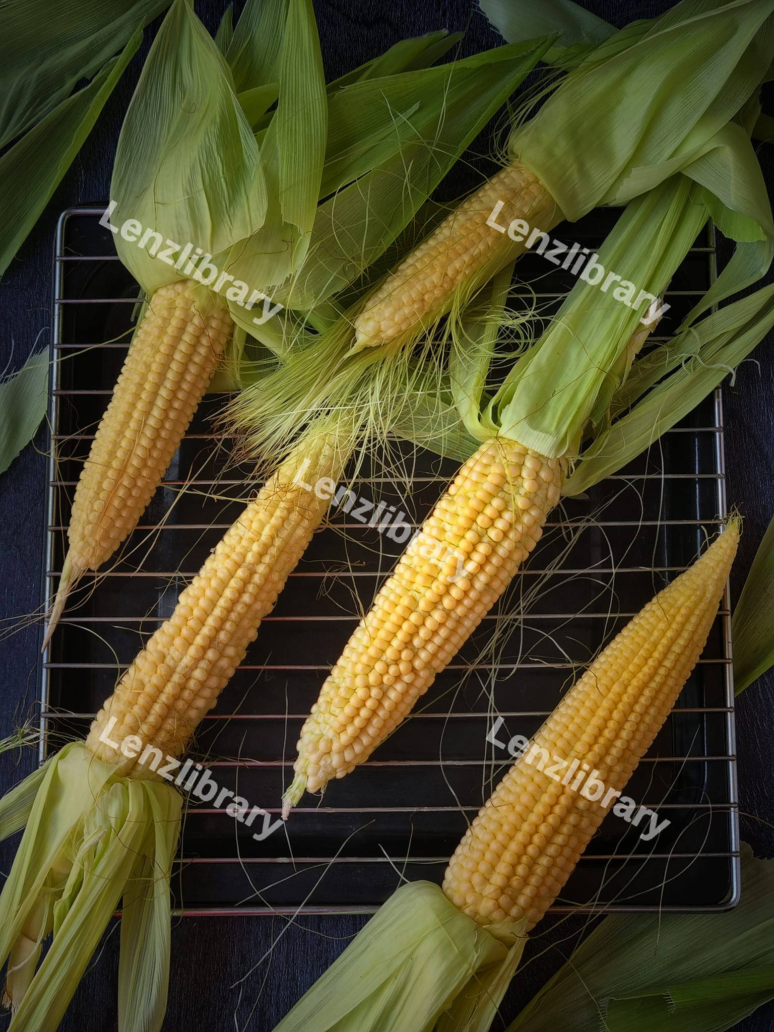 Corn cobs on a tray